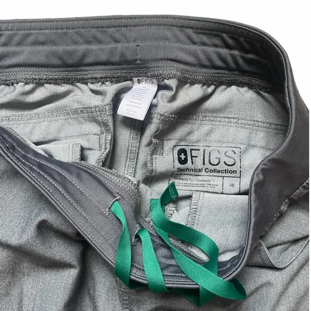 Figs Leon™ Three-Pocket Scrub Top and Axim™ Cargo Scrub Pants
